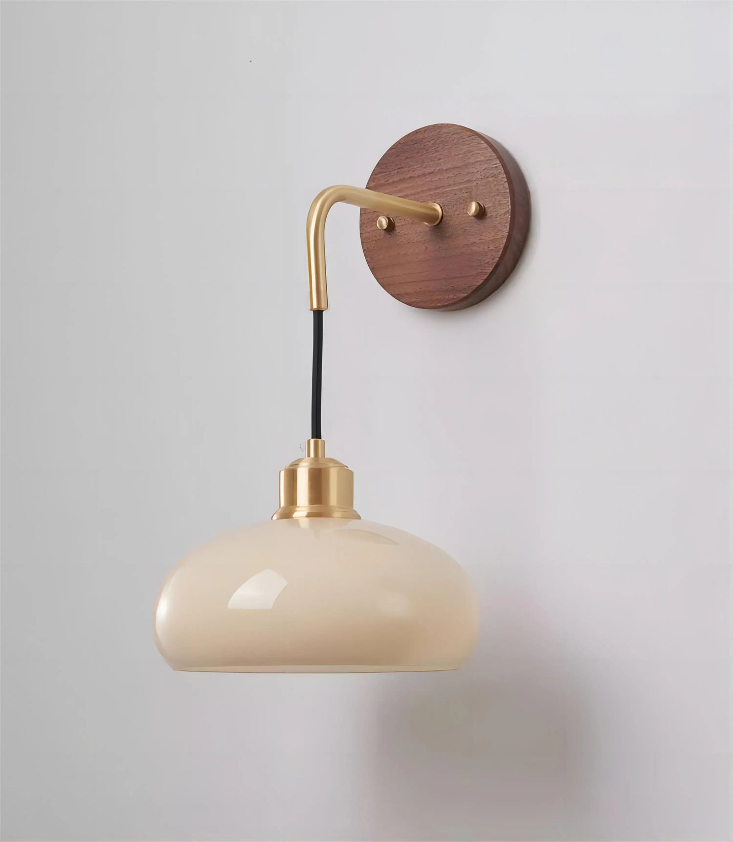 Skorter | WalnutEdge – Modern Wall Lamp in Walnut and Brass