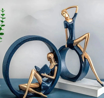 Skorter | Elegant Women's Reading Sculpture