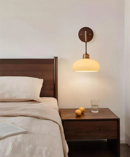 Skorter | WalnutEdge – Modern Wall Lamp in Walnut and Brass