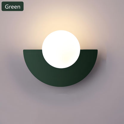 Skorter | Elegant half-circle shaped Nordic lamp for a cozier atmosphere