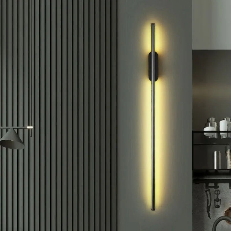 Skorter | SofaLume – Modern Wall Lamp in Black and Gold for Stylish Living