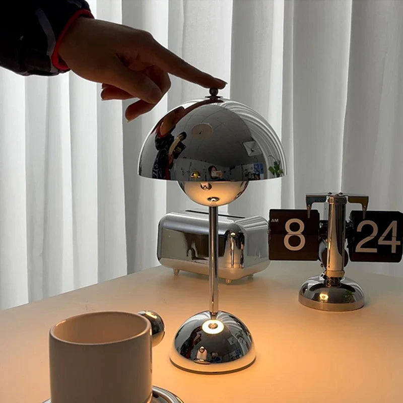 Skorter | Ullä - Chrome Flower Lamp