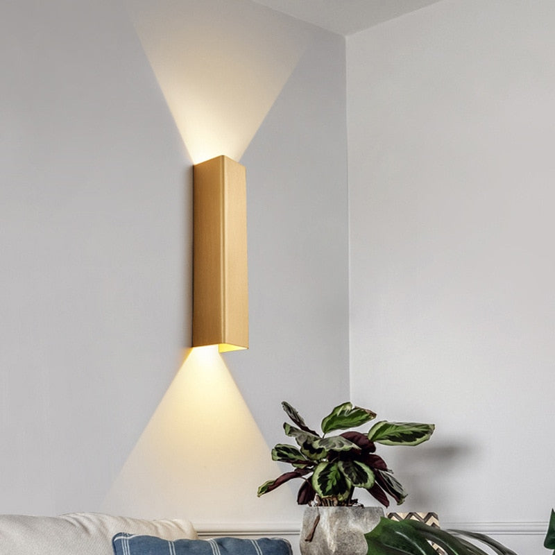 Skorter | BeamLuxe – Sleek Outdoor Lamp for Contemporary Spaces