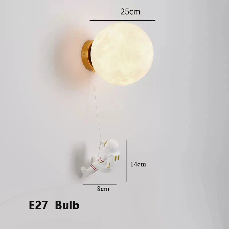 Skorter | LunarGlow - Astronaut Wall Lamp with Moon-Shaped Light