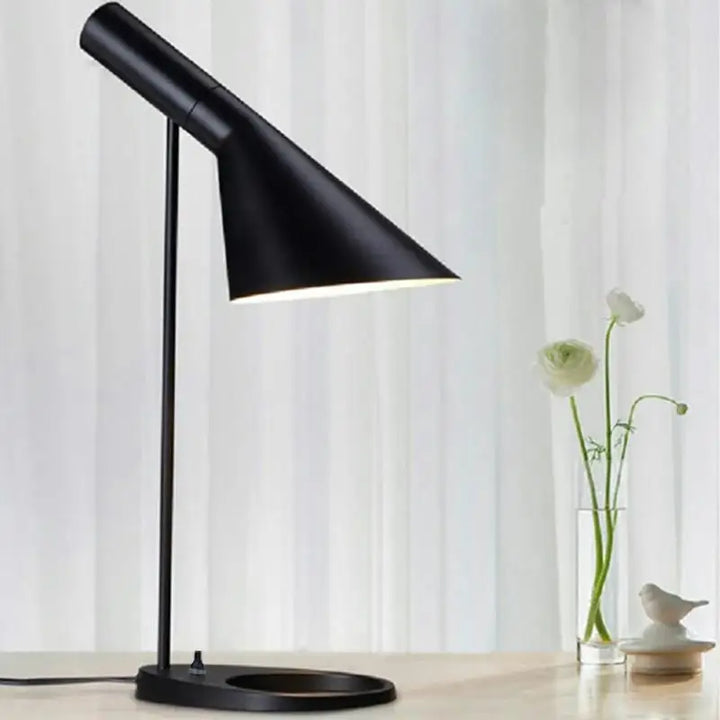 Skorter | Metaluxe – Premium Modern Table Lamp