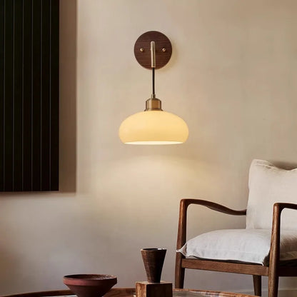 Skorter | WalnutEdge – Modern Wall Lamp in Walnut and Brass