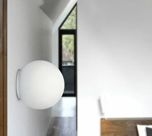 Skorter | GlaciaLuxe – Minimalist Wall Lamp with Glass Stone Design