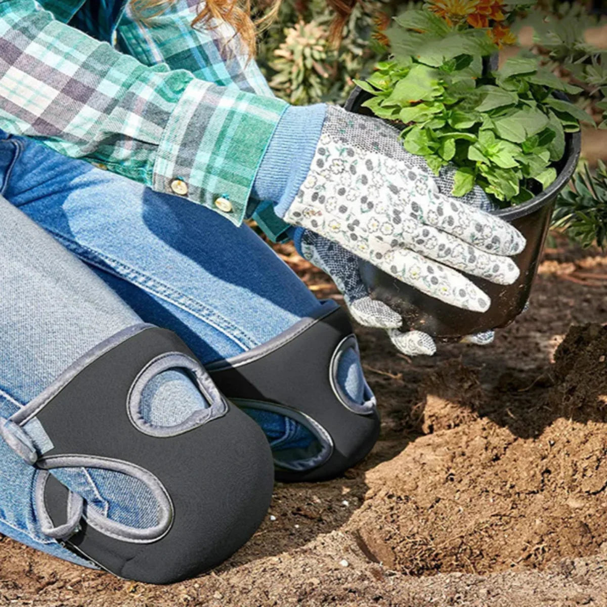 Skorter | Ergonomic knee pads for gardening with extra padding for maximum comfort