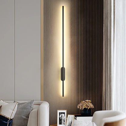 Skorter | SofaLume – Modern Wall Lamp in Black and Gold for Stylish Living