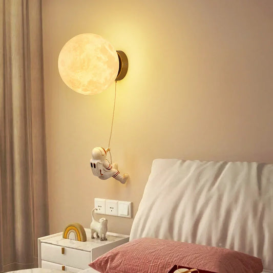Skorter | LunarGlow - Astronaut Wall Lamp with Moon-Shaped Light