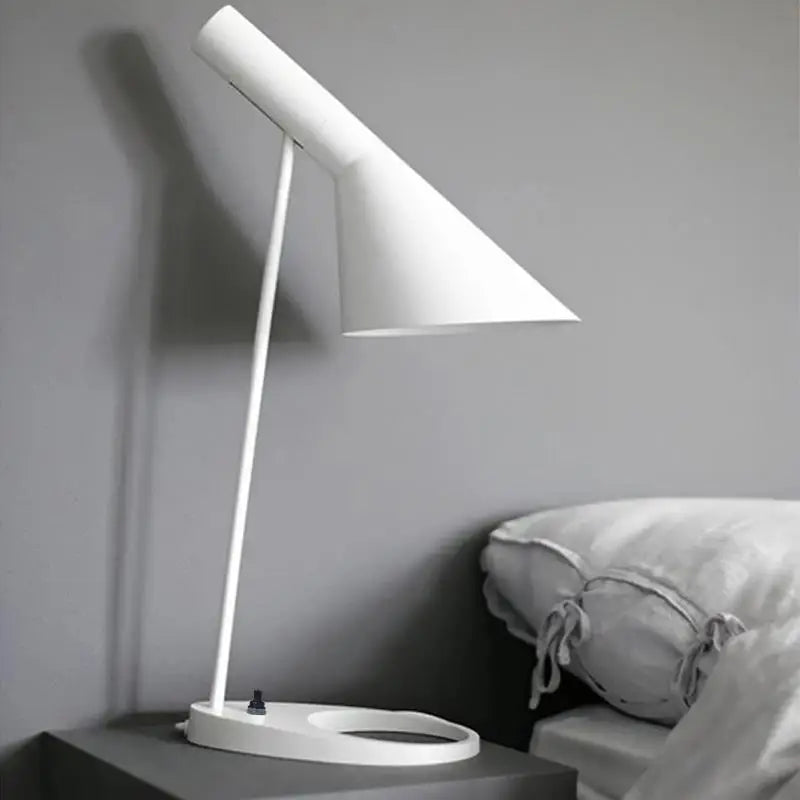 Skorter | Metaluxe – Premium Modern Table Lamp