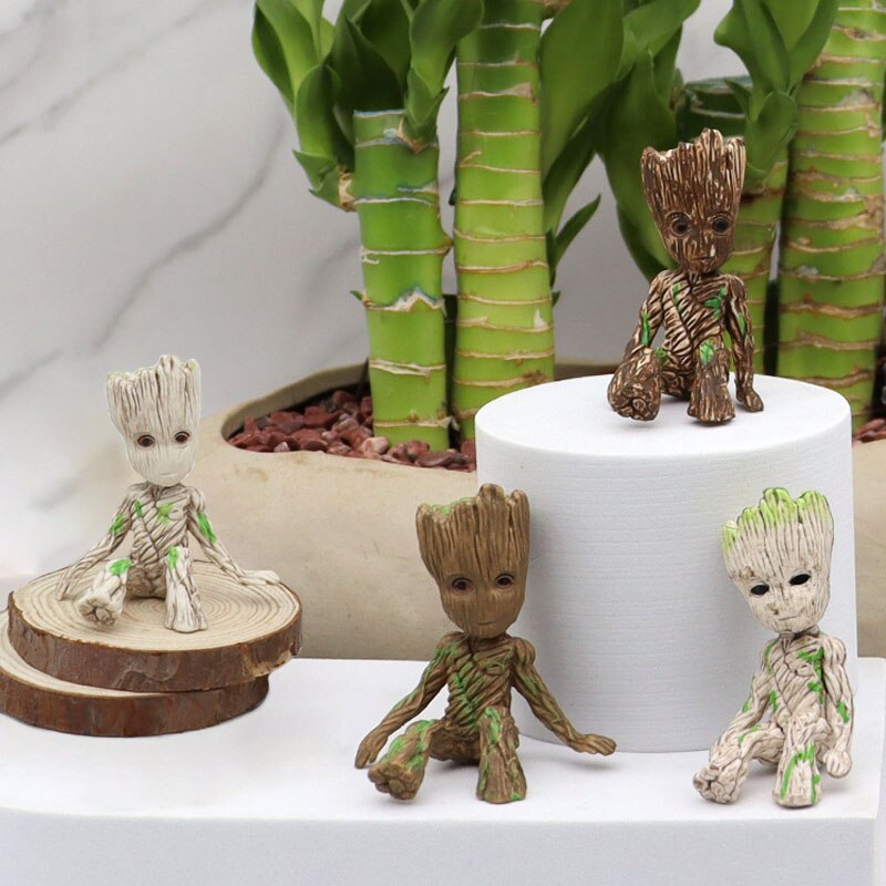 Skorter | Cartoon Large Miniature Figure: Playful Office Decoration