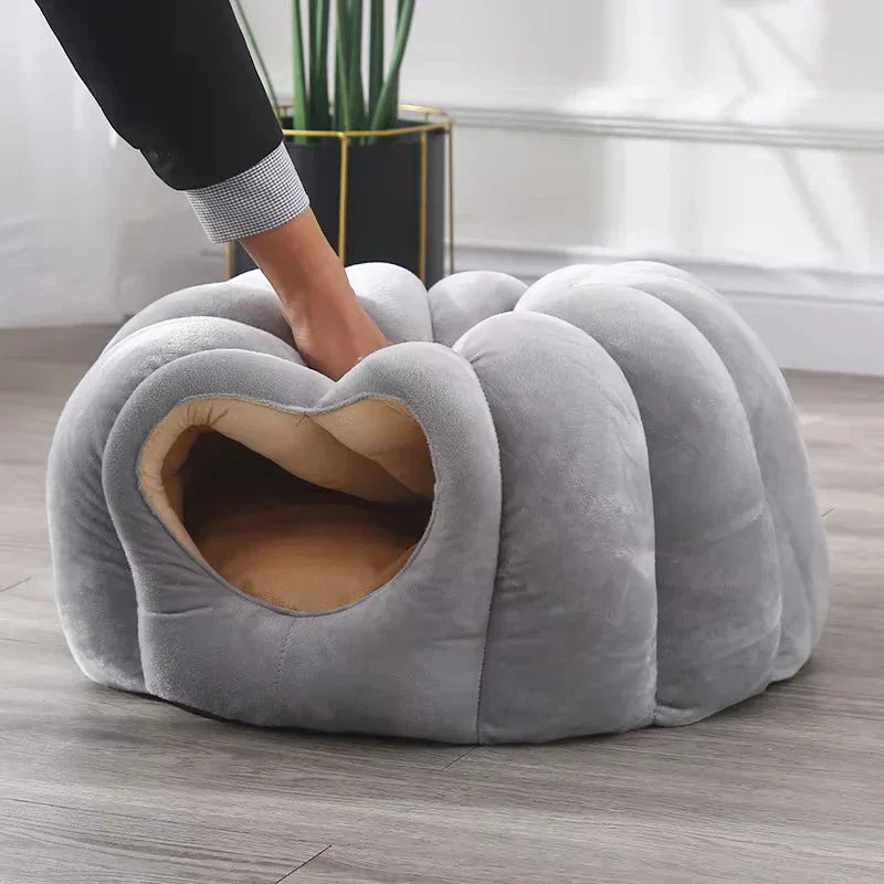 Skorter | CozyNest Pumpkin Cat Bed – Warm, Washable & Comfortable Cat Hideaway