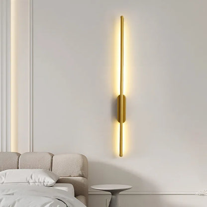 Skorter | SofaLume – Modern Wall Lamp in Black and Gold for Stylish Living