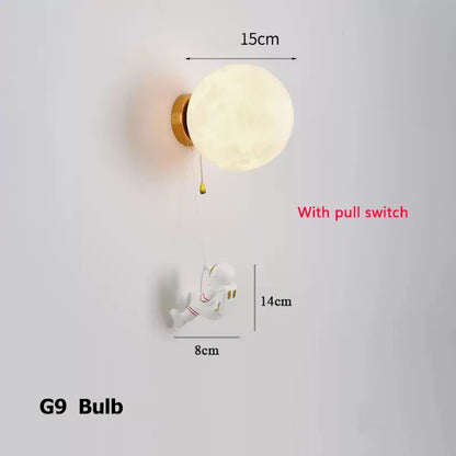 Skorter | LunarGlow - Astronaut Wall Lamp with Moon-Shaped Light