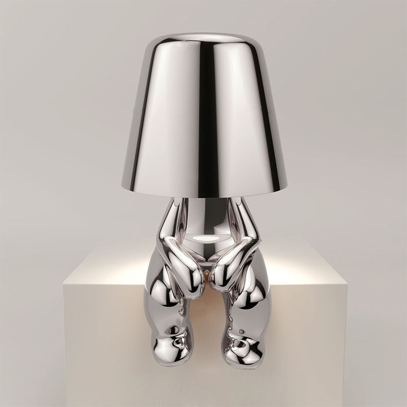 Skorter | GloedHeld - Bring warmth and character to any room with GloedHeld Men's Lamp