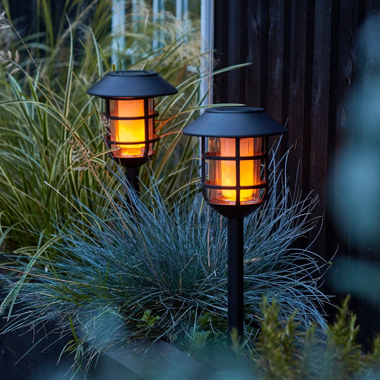 Skorter | 2-piece set solar stable lights with flame effect