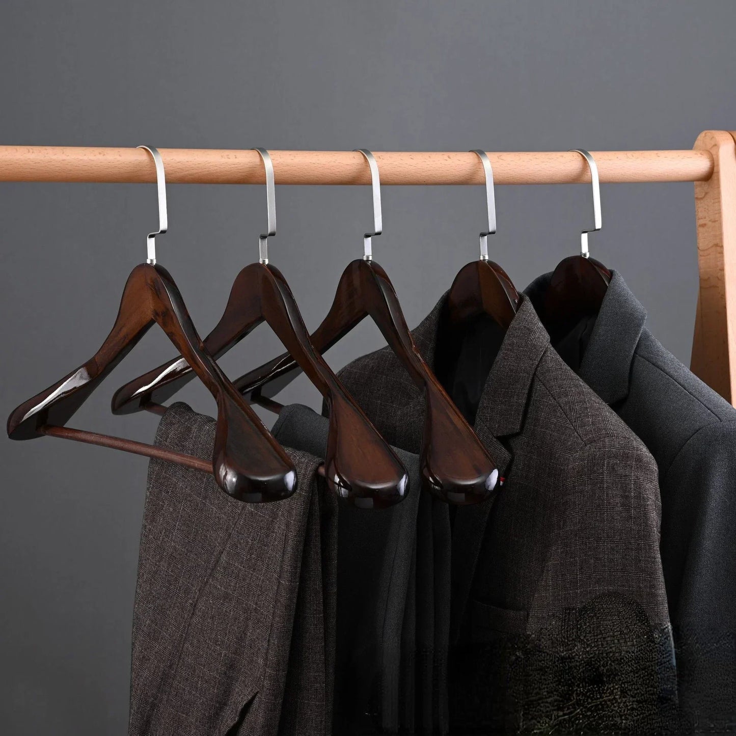 Skorter | Oaklee Élite – Luxury Wood Hangers with Sophisticated Design