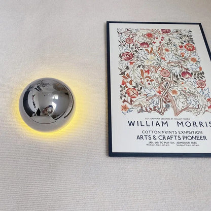 Skorter | AuroraLume – Nordic Wall Lamp in Aluminium and Acrylic