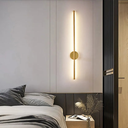 Skorter | SofaLume – Modern Wall Lamp in Black and Gold for Stylish Living