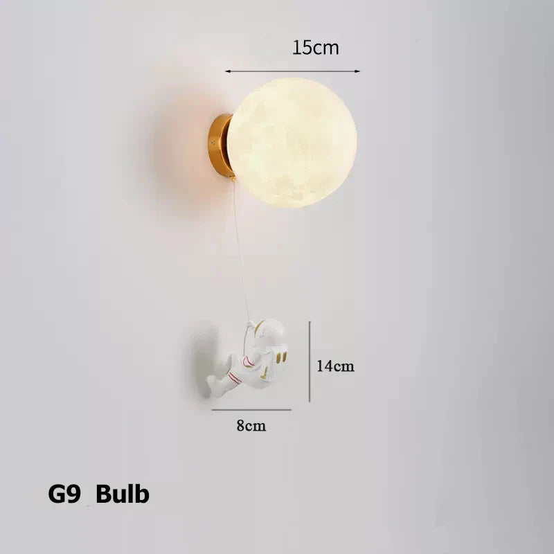 Skorter | LunarGlow - Astronaut Wall Lamp with Moon-Shaped Light