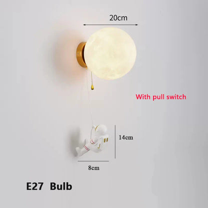 Skorter | LunarGlow - Astronaut Wall Lamp with Moon-Shaped Light