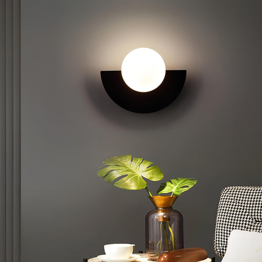 Skorter | Elegant half-circle shaped Nordic lamp for a cozier atmosphere