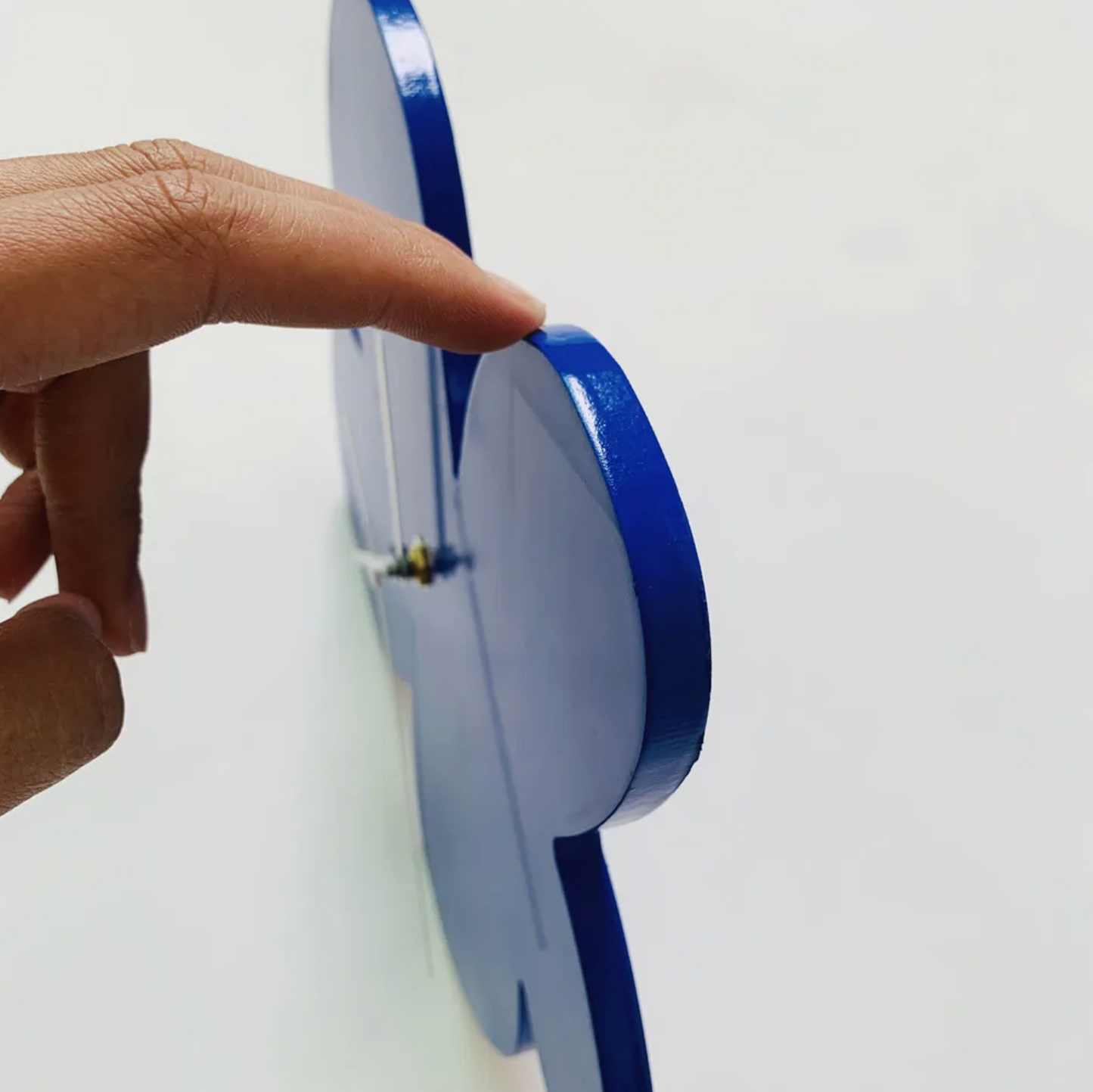 Skorter | Liten blå geometrisk väggklocka