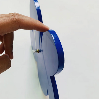 Skorter | Liten blå geometrisk väggklocka