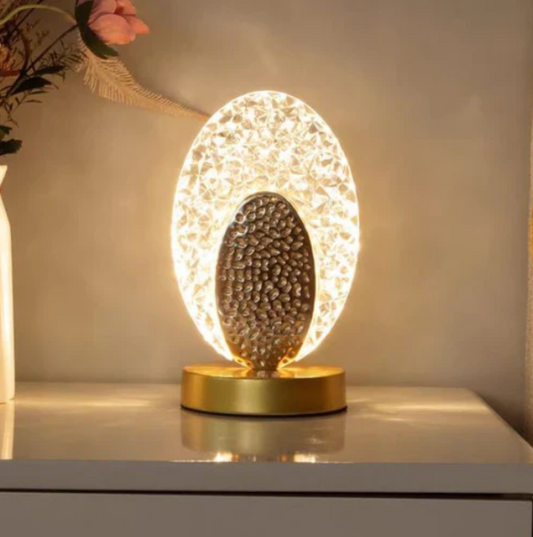 Skorter | Elegant table lamp in peacock design