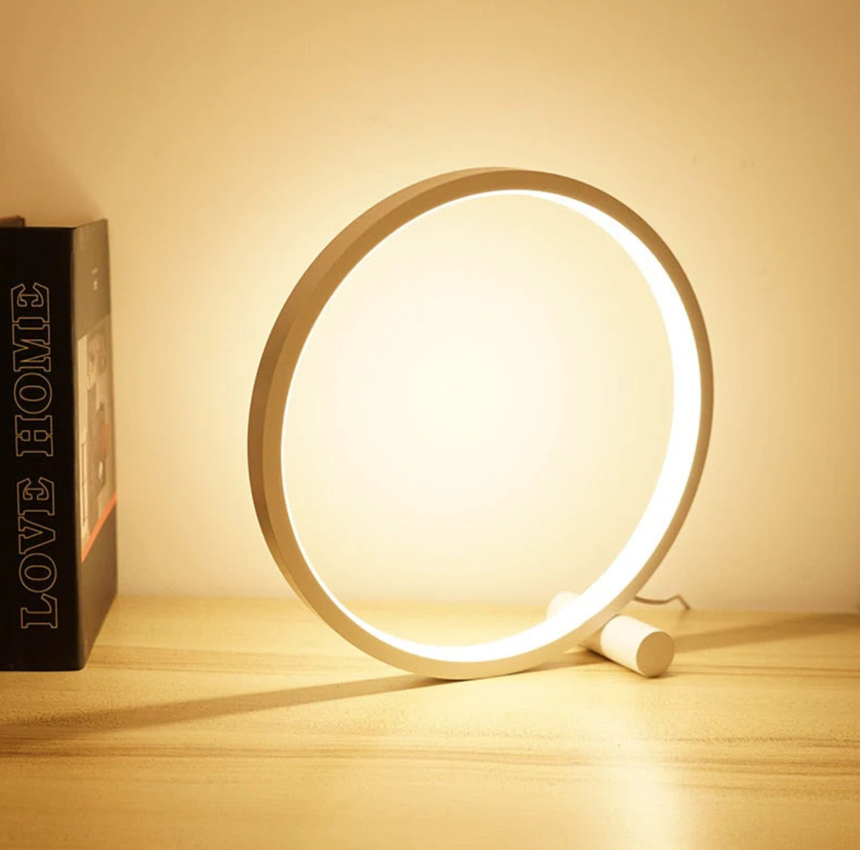 Skorter | Frendorf - Minimalistic table lamp with touch and dimming function