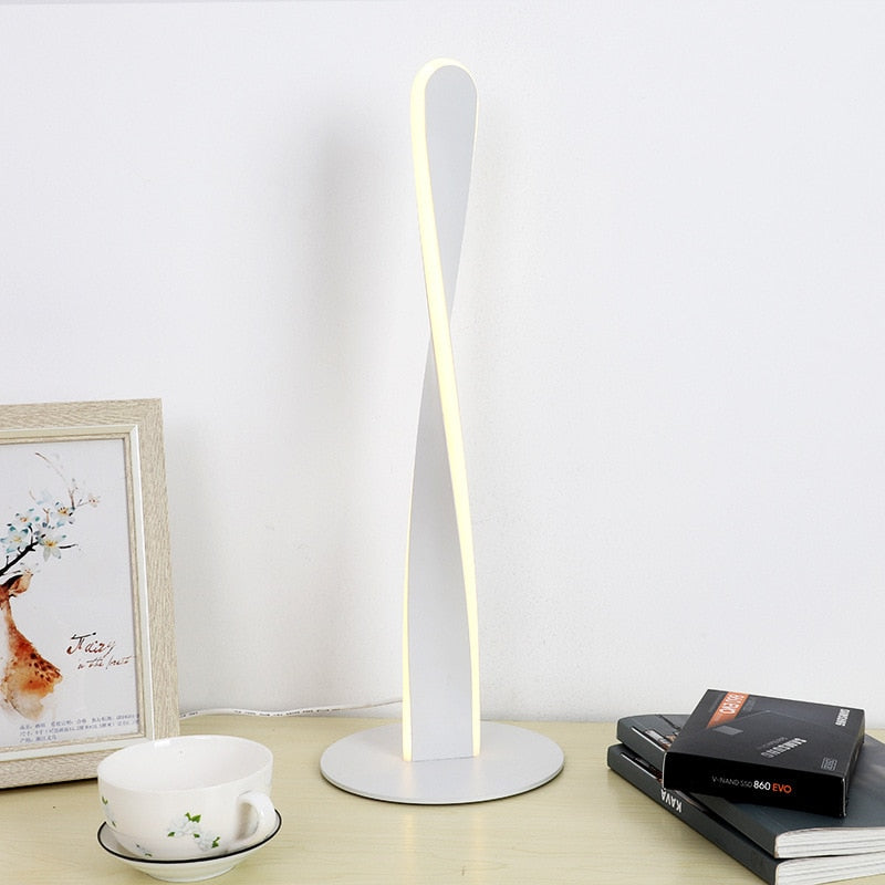 Skorter | DimLume – Aluminum Desk Lamp with Flexible Dimming Function