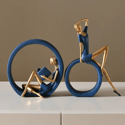 Skorter | Elegant Women's Reading Sculpture