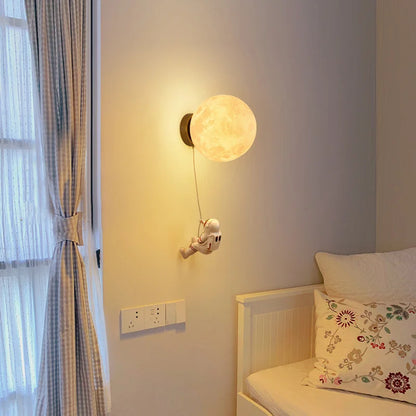 Skorter | LunarGlow - Astronaut Wall Lamp with Moon-Shaped Light