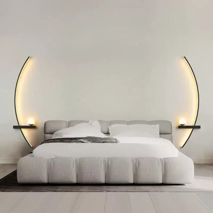 Skorter | Contemporary Edge Wall Lamp – Black & Gold Indoor/Outdoor Lighting for Modern Spaces