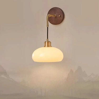 Skorter | WalnutEdge – Modern Wall Lamp in Walnut and Brass