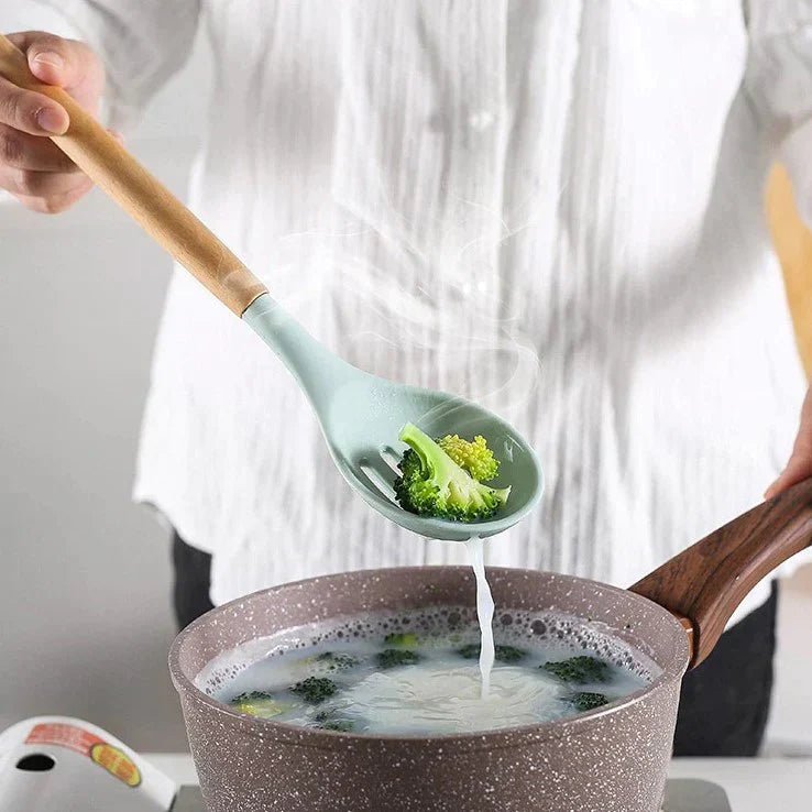 Skorter | Antillean Silicone Cookware Set - Wooden Handles - Durable And Functional