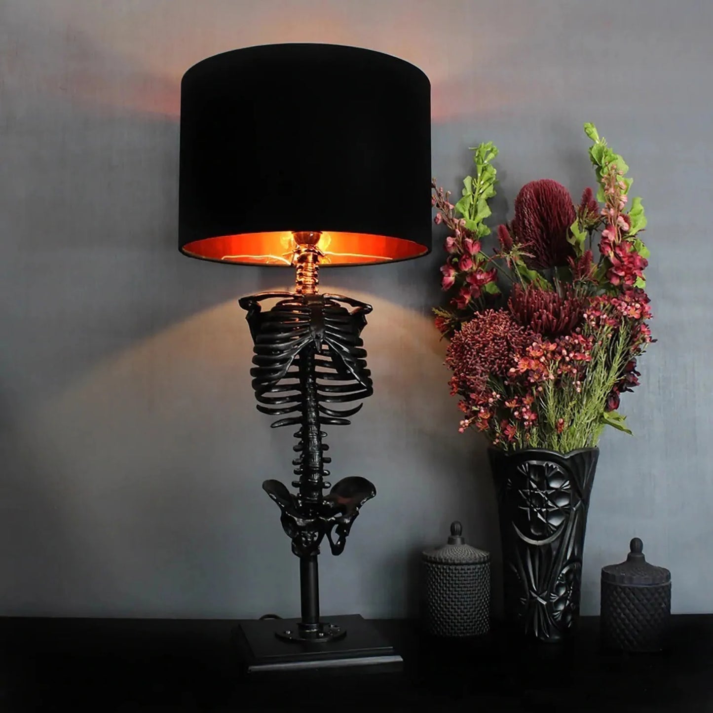 Skorter | Handcrafted Gothic Skeleton Table Lamp
