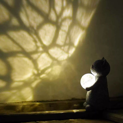 Skorter | Solar-Powered Cat Statue with Cracked Glass Ball