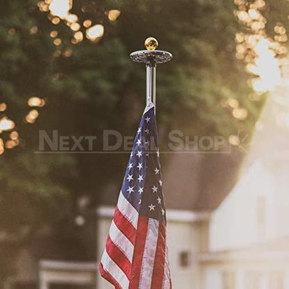 Skorter | Solar-powered flagpole UFO lamp