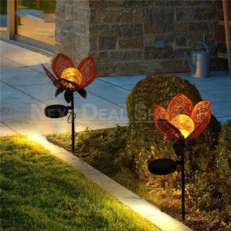 Skorter | Solar-powered metal flower pot lamp