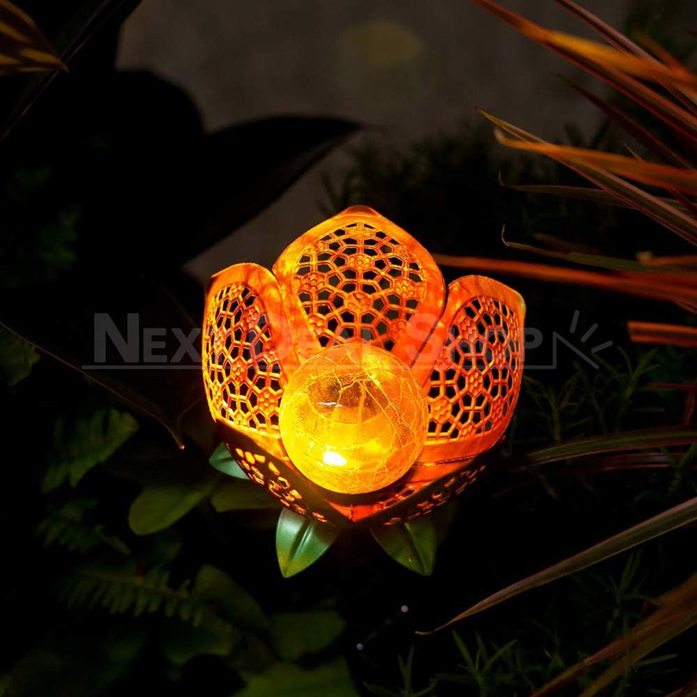 Skorter | Solar-powered metal flower pot lamp