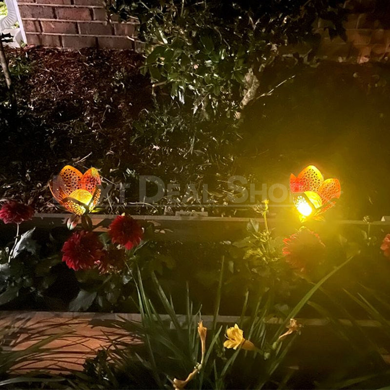 Skorter | Solar-powered metal flower pot lamp