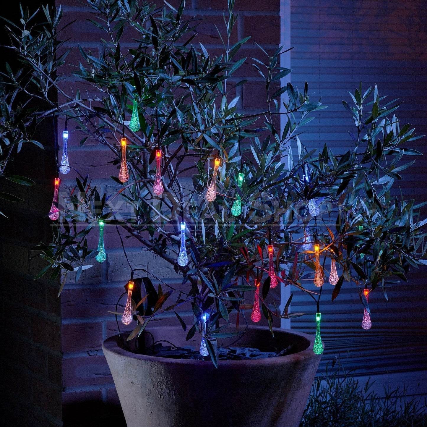 Skorter | Solar-powered raindrop light chain