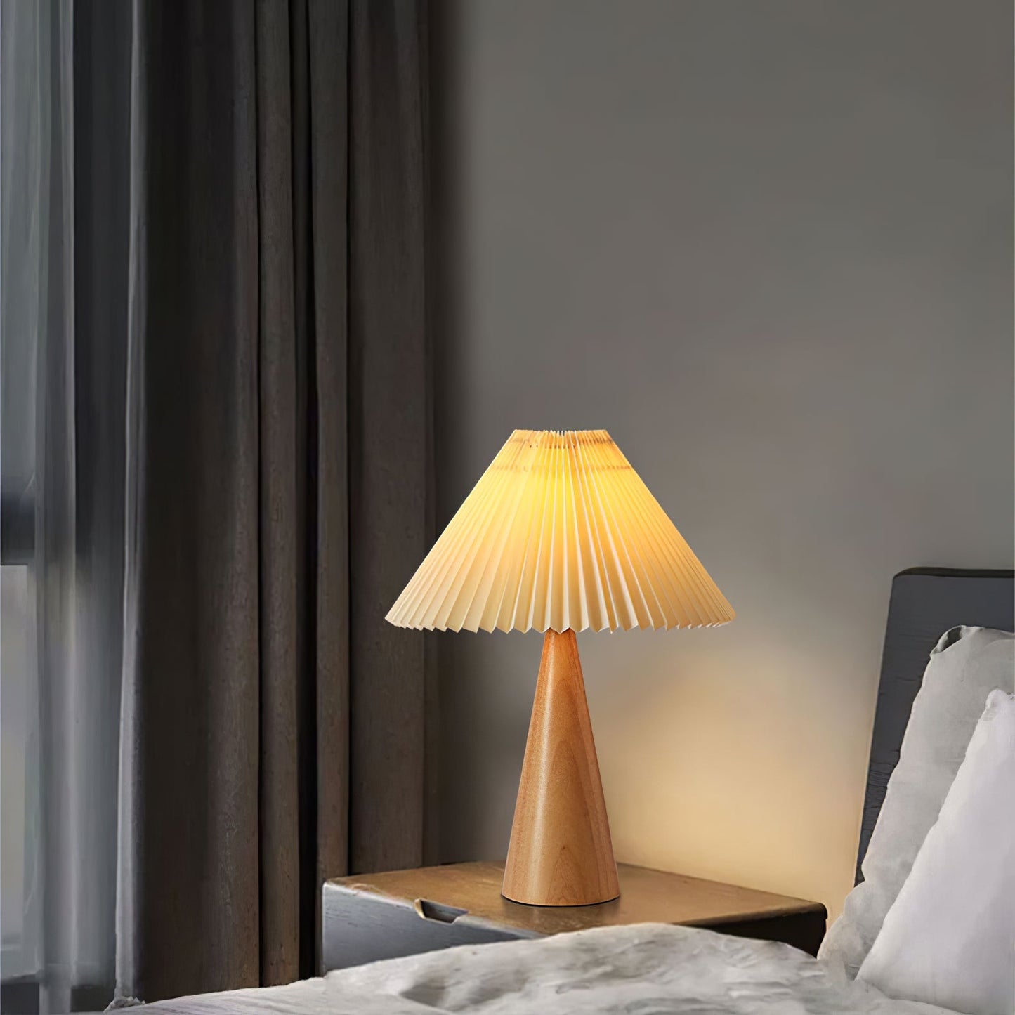 Skorter | AntiqueRadiance – Elegant Wood and Metal Table Lamp