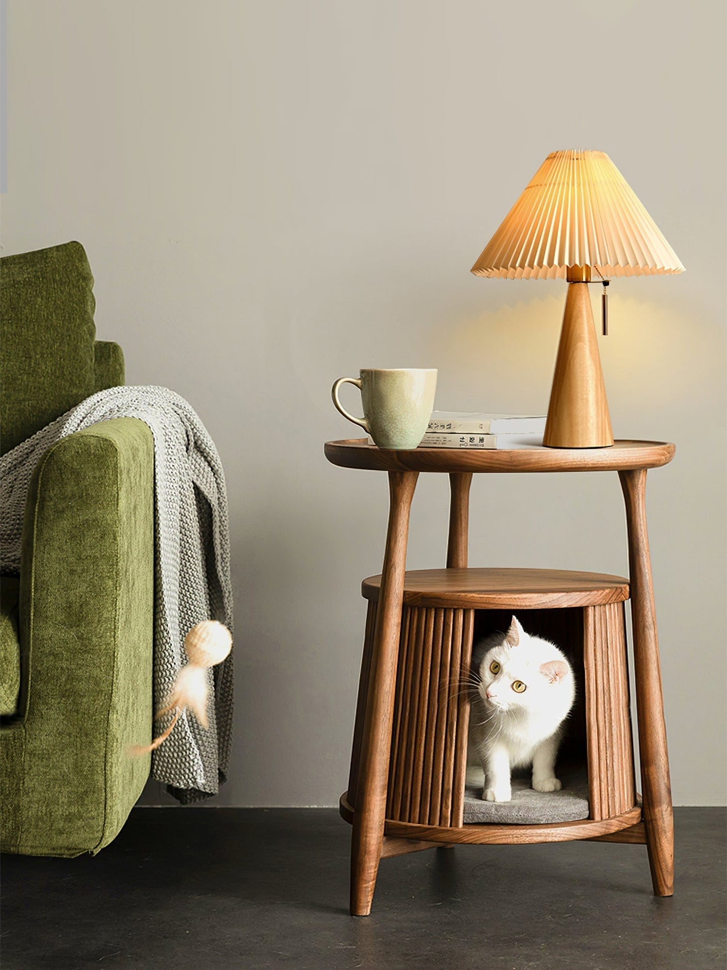 Skorter | AntiqueRadiance – Elegant Wood and Metal Table Lamp