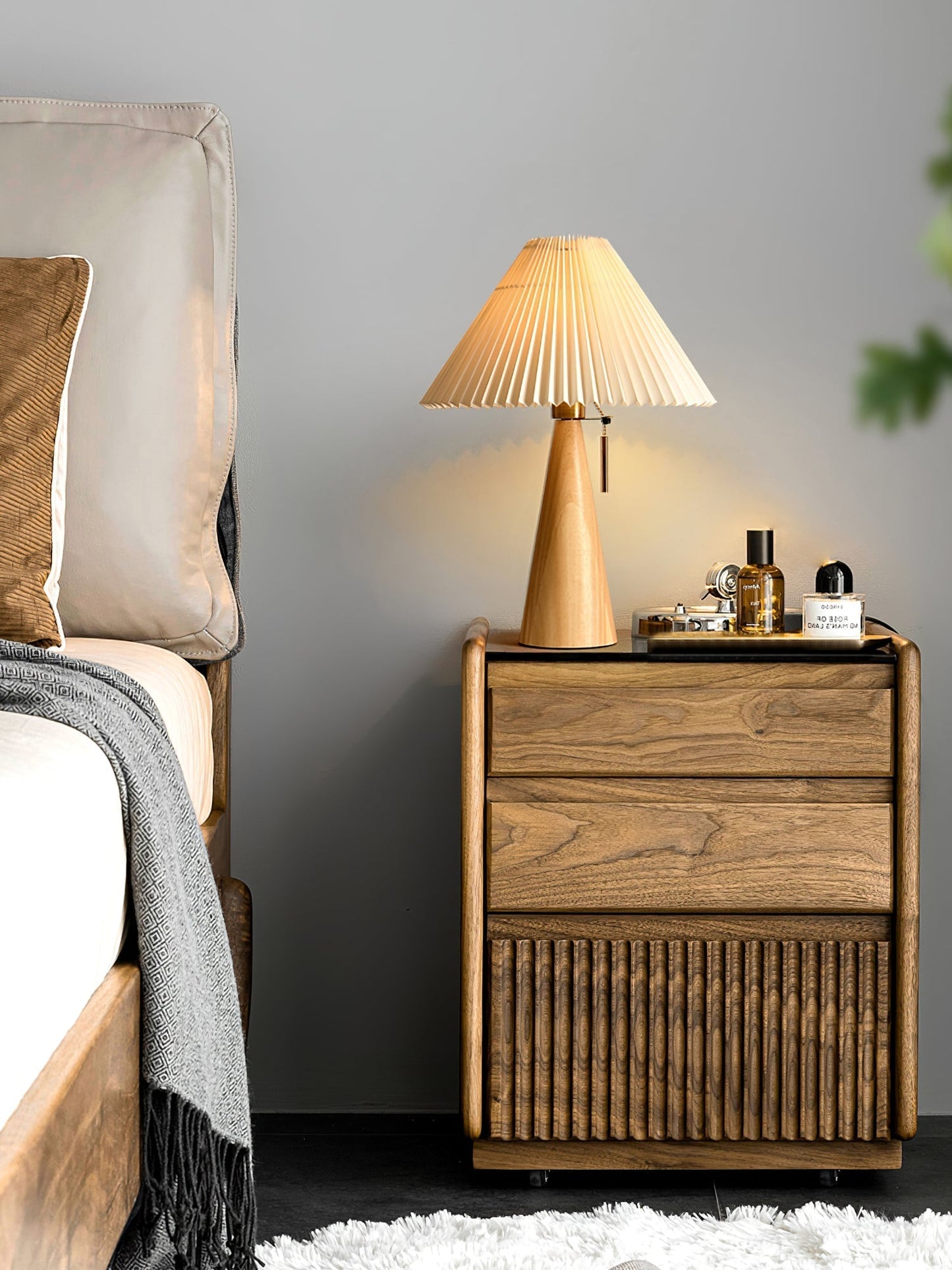 Skorter | AntiqueRadiance – Elegant Wood and Metal Table Lamp