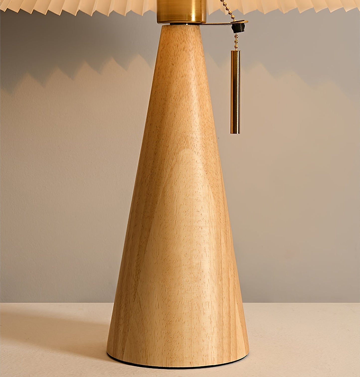 Skorter | AntiqueRadiance – Elegant Wood and Metal Table Lamp
