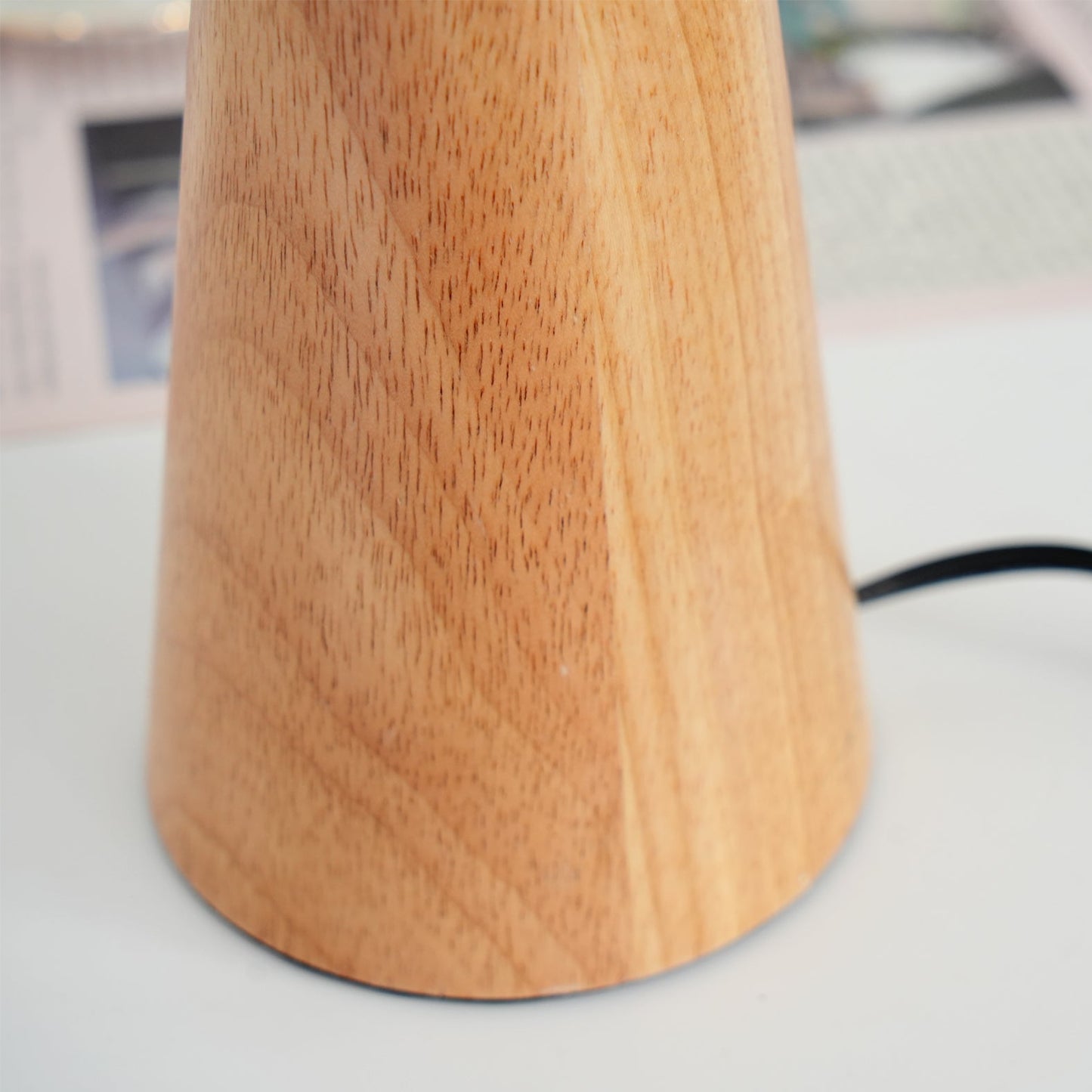 Skorter | AntiqueRadiance – Elegant Wood and Metal Table Lamp