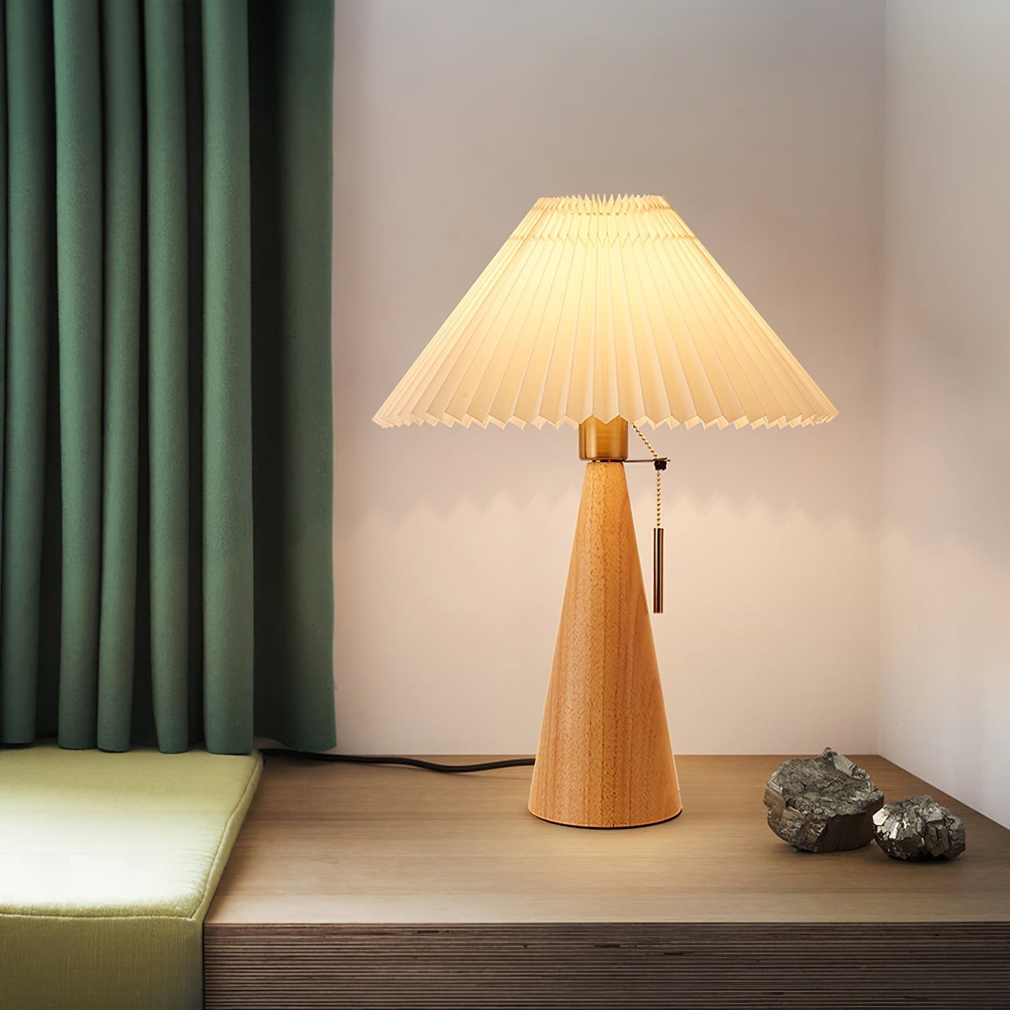 Skorter | AntiqueRadiance – Elegant Wood and Metal Table Lamp